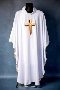 Biały ornat liturgiczny z haftem FP-224-B