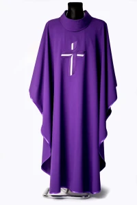 Fioletowy ornat liturgiczny z haftem FP-224-F